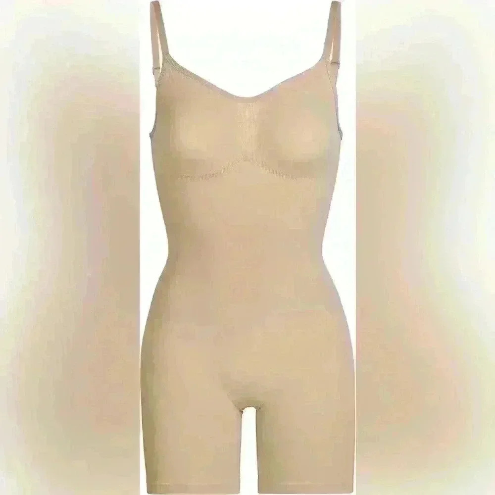 SKIMS- NWOB Sculpting Seamless Mid Thigh Bodysuit - Clay/ nude/ ochre